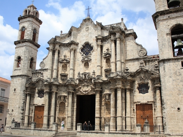 Voyage chez l'habitant à Cuba cathedrale de la vieille havane cuba