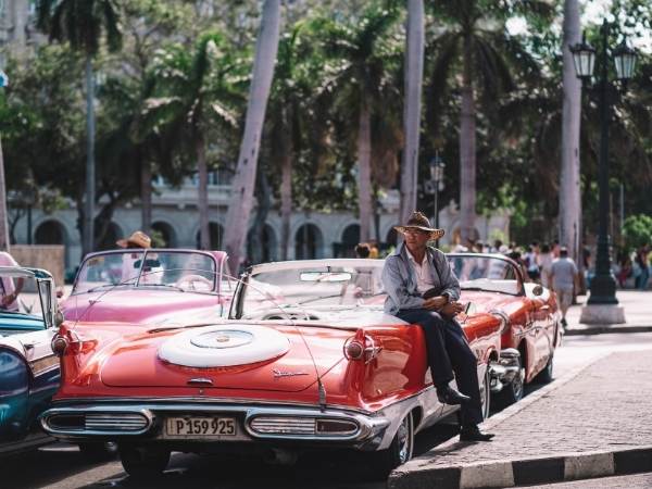 Voyage chez l'habitant à Cuba tour en vieille americaine decapotable la havane