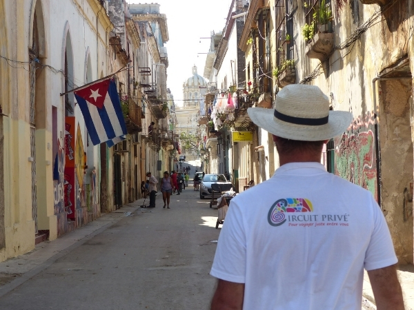 Voyage chez l'habitant à Cuba visite des ruelles coloniales de la vieille havane