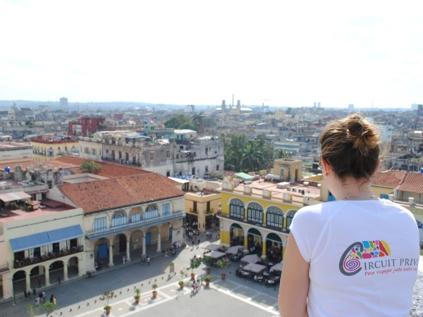Voyage chez l'habitant à Cuba vue depuis les toits de la vieille havane